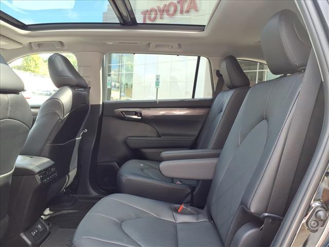 used 2024 Toyota Highlander Hybrid car, priced at $53,500