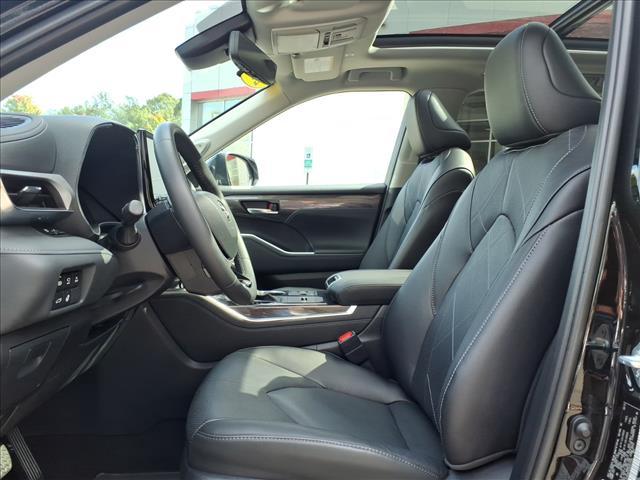 used 2024 Toyota Highlander Hybrid car, priced at $53,500