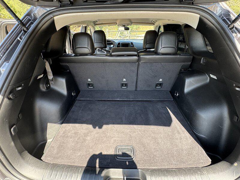 used 2020 Jeep Cherokee car, priced at $15,877