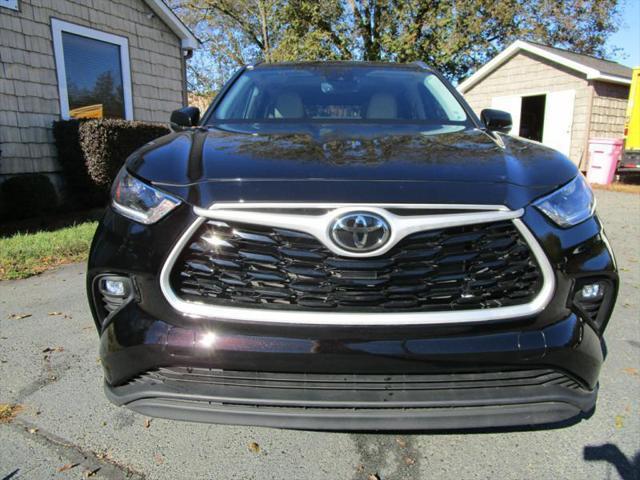 used 2021 Toyota Highlander car, priced at $36,900