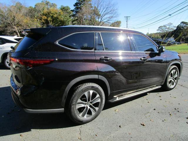 used 2021 Toyota Highlander car, priced at $36,900