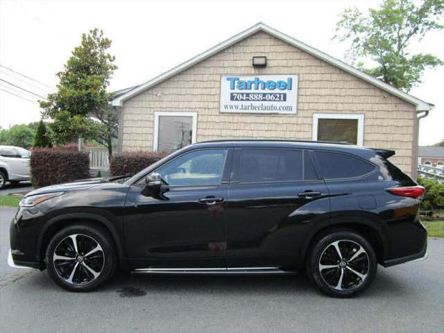 used 2022 Toyota Highlander car, priced at $38,590