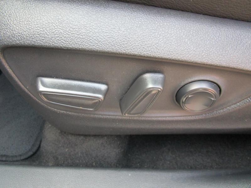 used 2022 Toyota Highlander car, priced at $36,495
