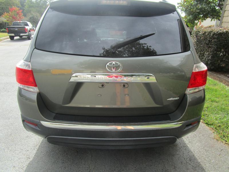 used 2011 Toyota Highlander car, priced at $14,390