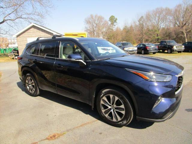 used 2022 Toyota Highlander car, priced at $38,495