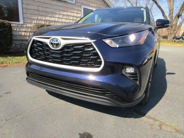 used 2022 Toyota Highlander car, priced at $38,495