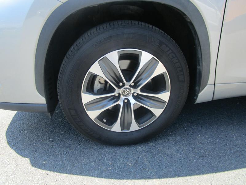 used 2023 Toyota Highlander car, priced at $35,900