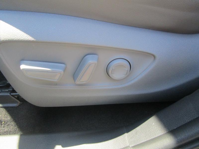 used 2023 Toyota Highlander car, priced at $35,900