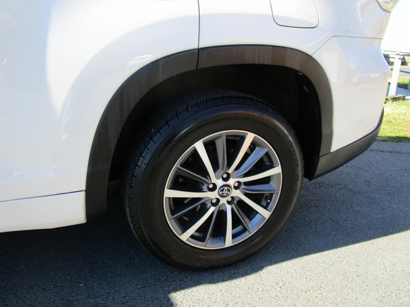 used 2017 Toyota Highlander car, priced at $23,400