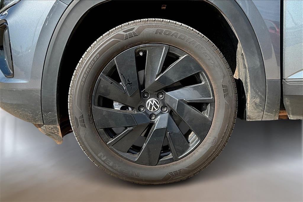 used 2025 Volkswagen Atlas Cross Sport car, priced at $38,998