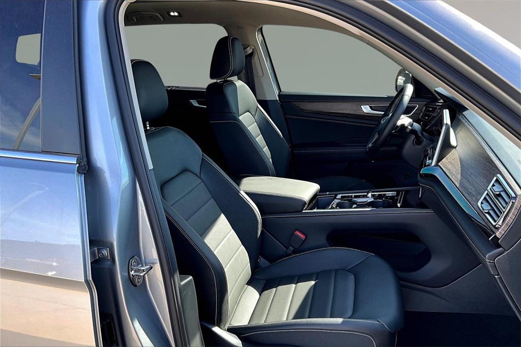 new 2026 Volkswagen Atlas car, priced at $50,184