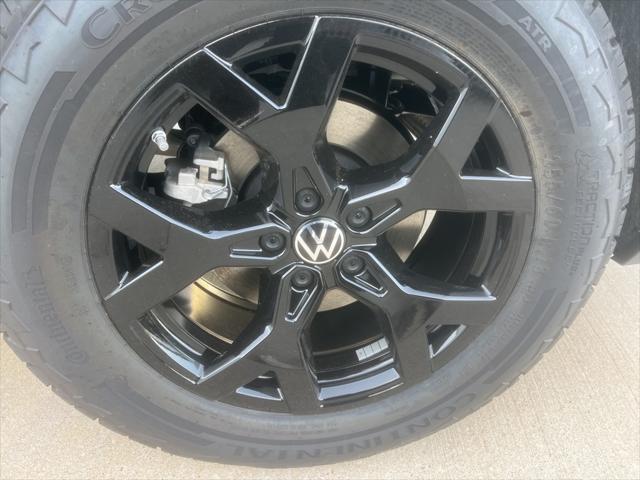 new 2025 Volkswagen Atlas car, priced at $45,077