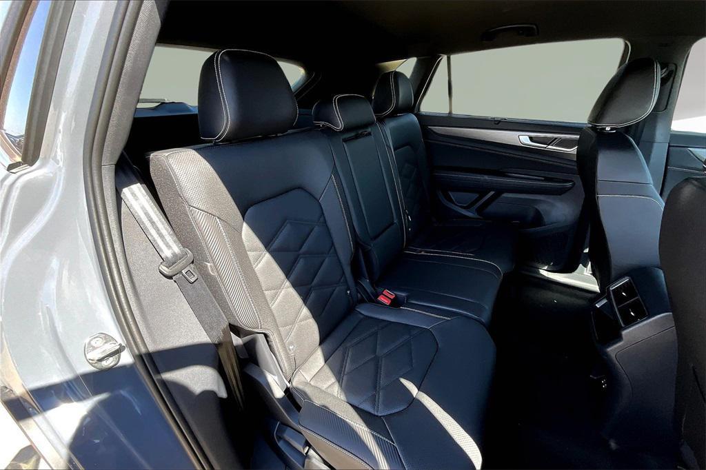 new 2026 Volkswagen Atlas Cross Sport car, priced at $45,358