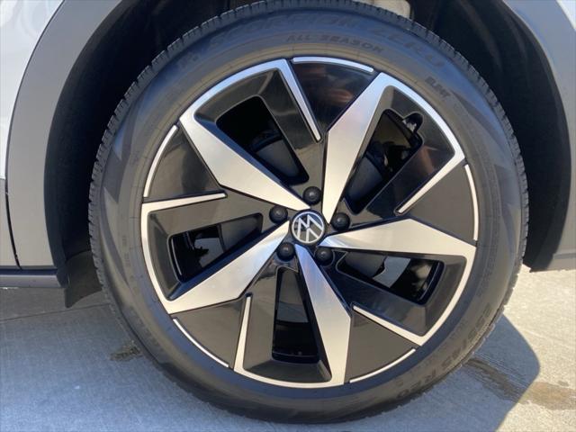 new 2025 Volkswagen ID.4 car, priced at $50,193