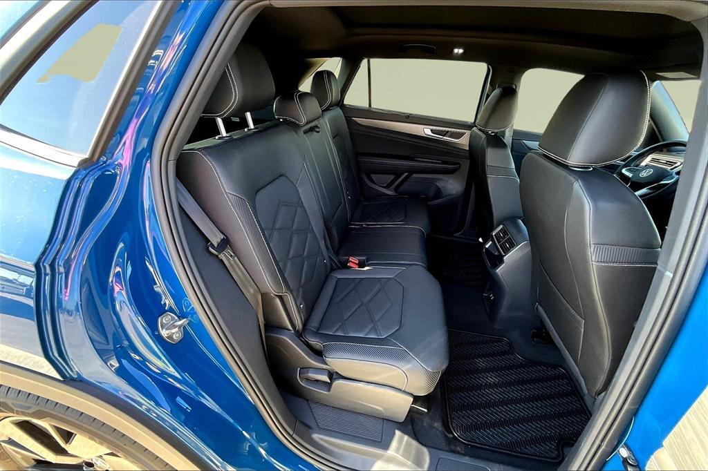 new 2025 Volkswagen Atlas Cross Sport car, priced at $42,276