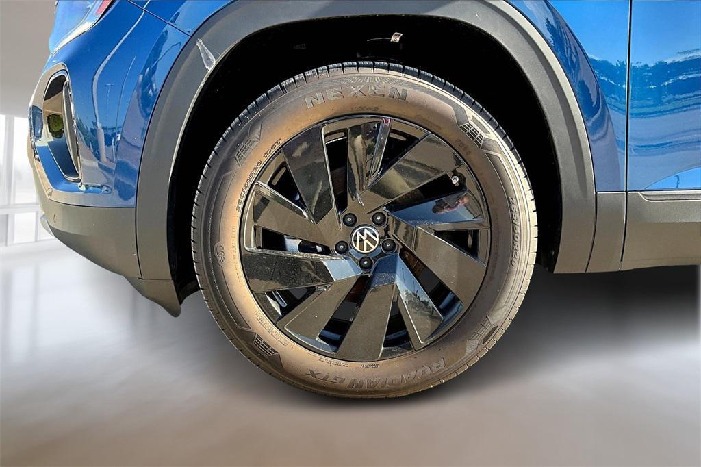 new 2025 Volkswagen Atlas Cross Sport car, priced at $42,276