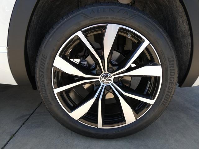 new 2025 Volkswagen Atlas car, priced at $53,946
