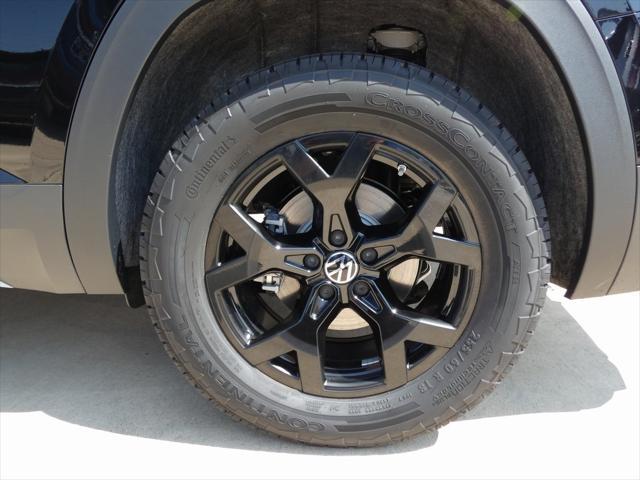 new 2025 Volkswagen Atlas car, priced at $42,404