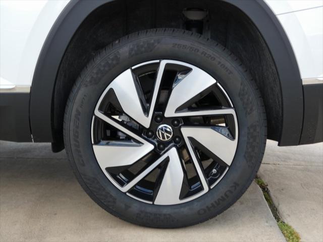 new 2025 Volkswagen Atlas car, priced at $48,107