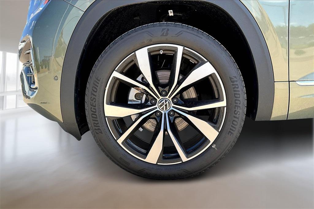 new 2025 Volkswagen Atlas car, priced at $51,009