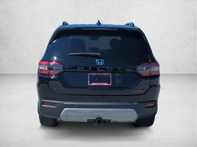 new 2025 Honda Pilot car, priced at $47,832