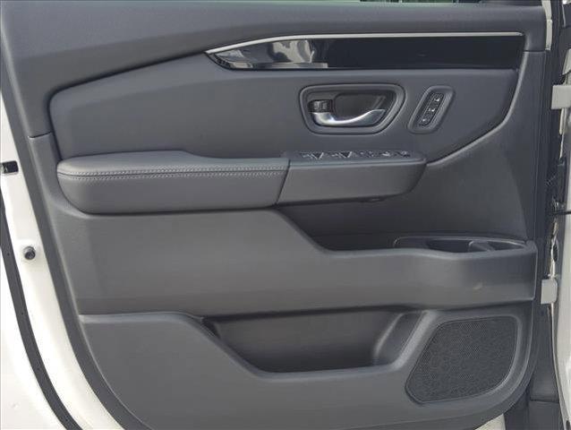 new 2025 Honda Pilot car, priced at $42,725