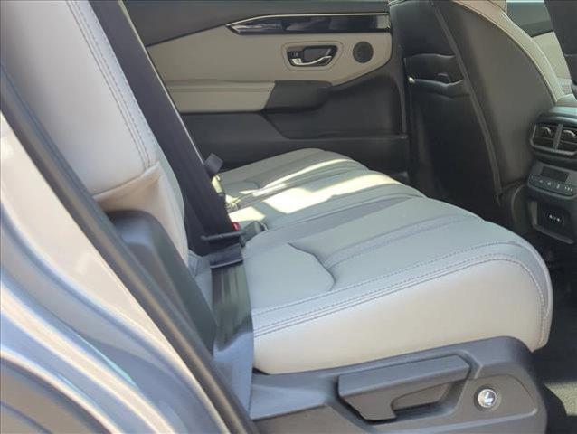 new 2025 Honda Pilot car, priced at $42,298