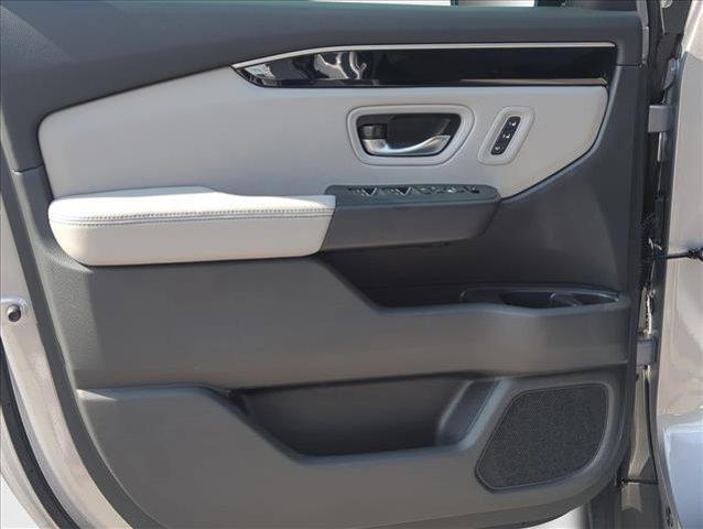 new 2025 Honda Pilot car, priced at $42,298