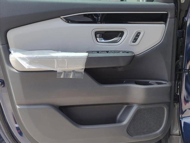 new 2025 Honda Pilot car, priced at $42,253