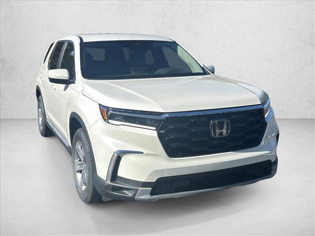 new 2025 Honda Pilot car, priced at $44,680