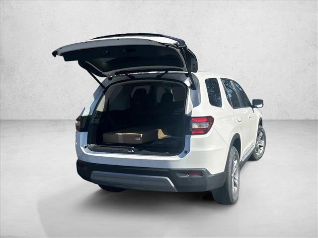 new 2025 Honda Pilot car, priced at $44,680