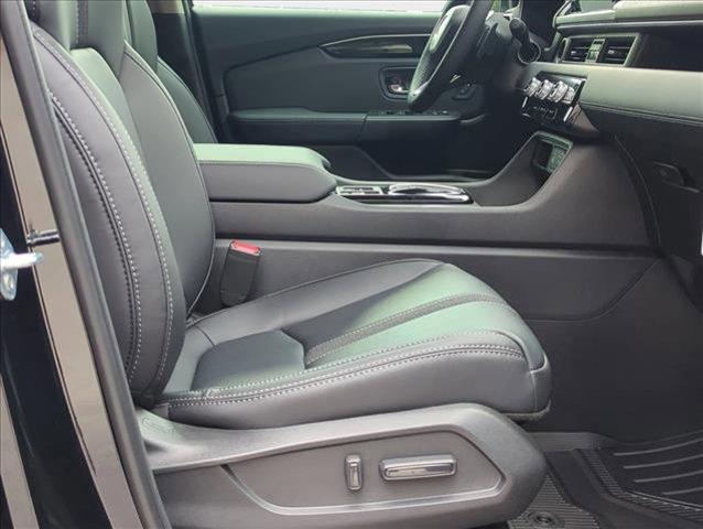 new 2025 Honda Pilot car, priced at $42,298