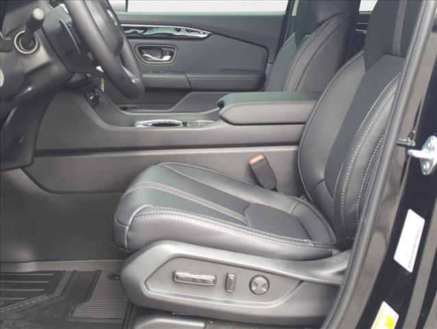 new 2025 Honda Pilot car, priced at $42,298