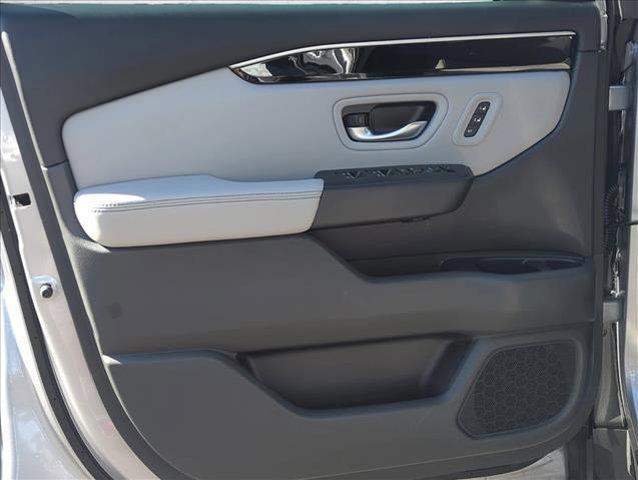 new 2025 Honda Pilot car, priced at $51,495