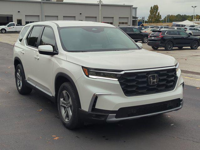 new 2025 Honda Pilot car, priced at $45,450