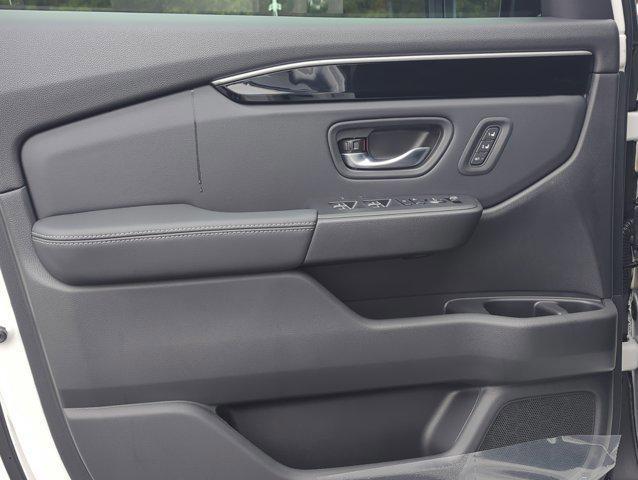 new 2025 Honda Pilot car, priced at $45,450