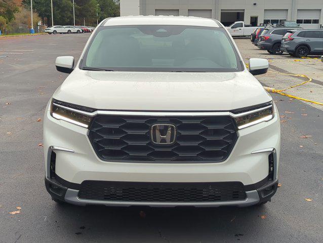 new 2025 Honda Pilot car, priced at $45,450