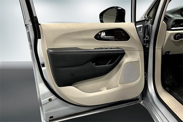 used 2023 Chrysler Pacifica Hybrid car, priced at $28,888