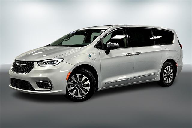 used 2023 Chrysler Pacifica Hybrid car, priced at $28,888
