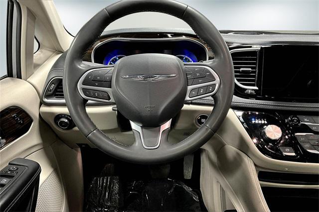 used 2023 Chrysler Pacifica Hybrid car, priced at $28,888