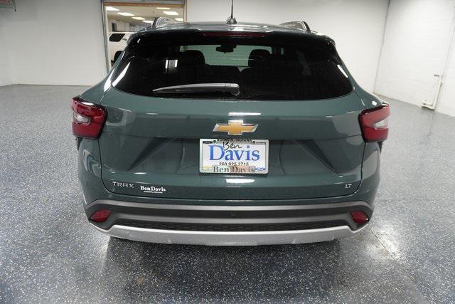 new 2025 Chevrolet Trax car, priced at $25,222