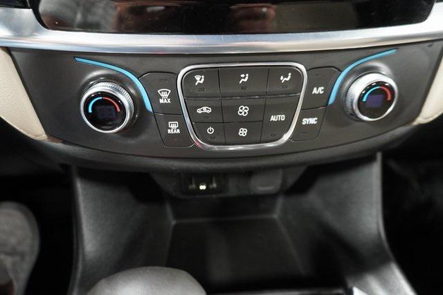 used 2022 Chevrolet Traverse car, priced at $23,302