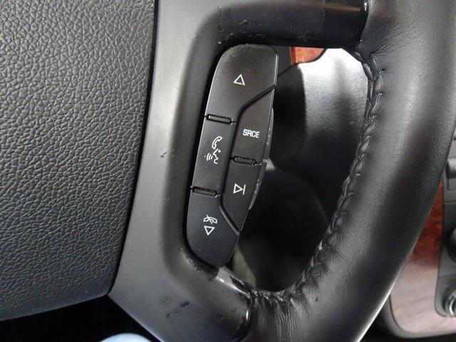 used 2009 Chevrolet Avalanche car, priced at $11,111