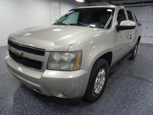used 2009 Chevrolet Avalanche car, priced at $11,111