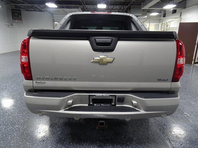 used 2009 Chevrolet Avalanche car, priced at $11,111