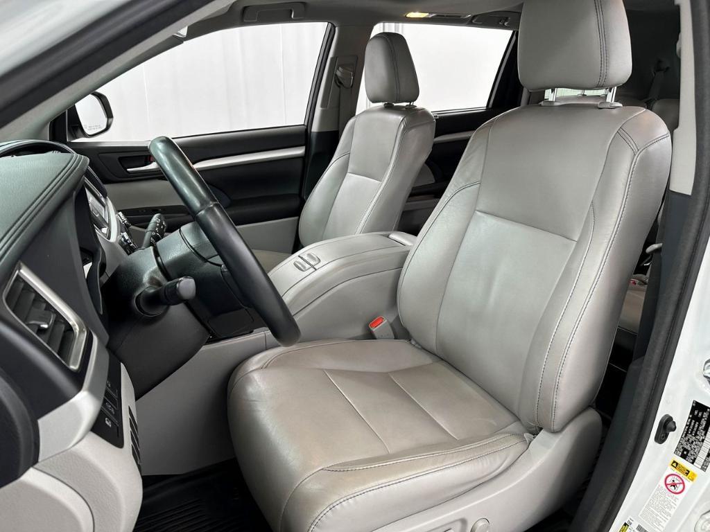 used 2018 Toyota Highlander car