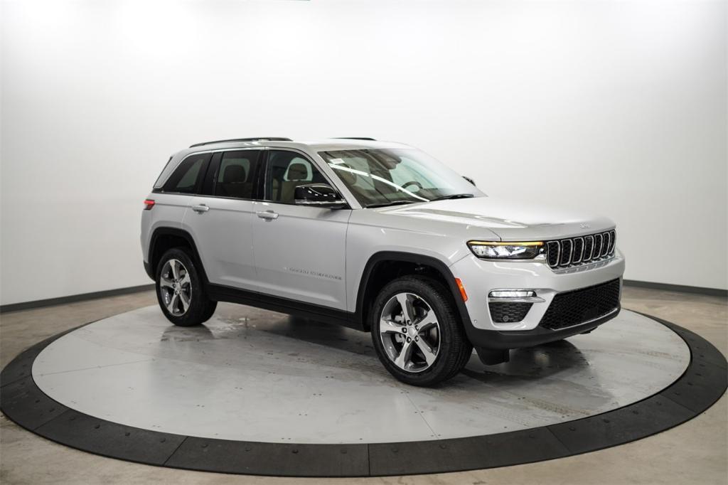 new 2024 Jeep Grand Cherokee car, priced at $44,717