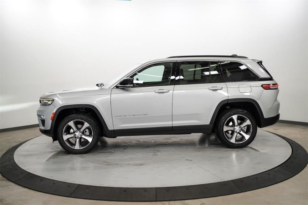 new 2024 Jeep Grand Cherokee car, priced at $44,717