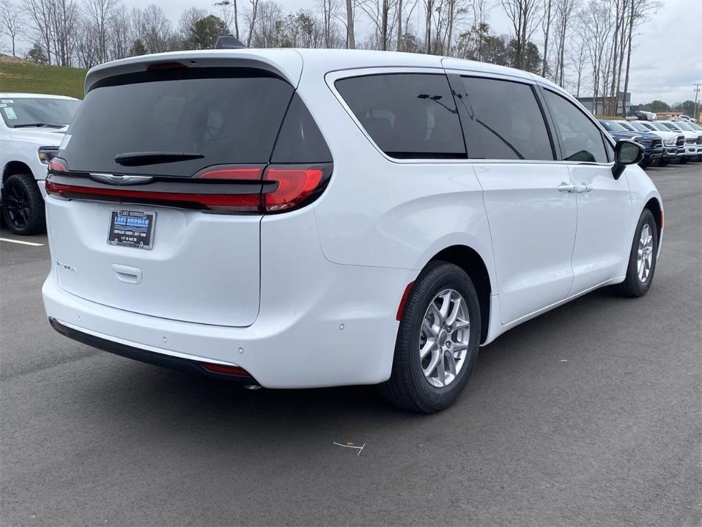 new 2024 Chrysler Pacifica car, priced at $46,090