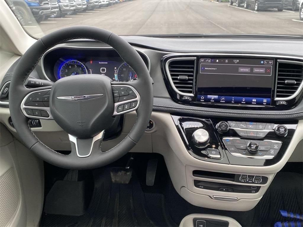 new 2024 Chrysler Pacifica car, priced at $46,090